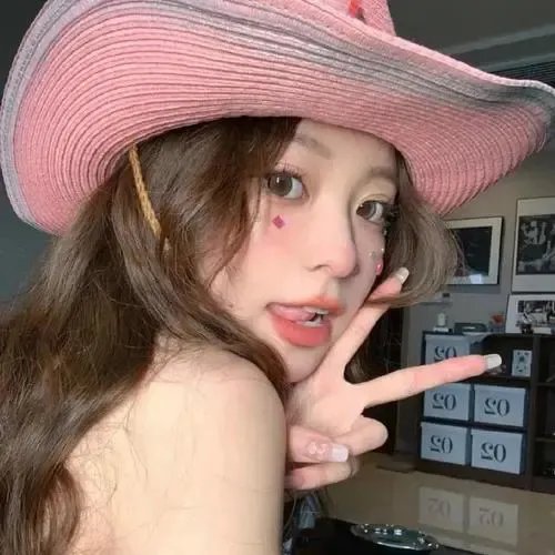 号舱房的女人